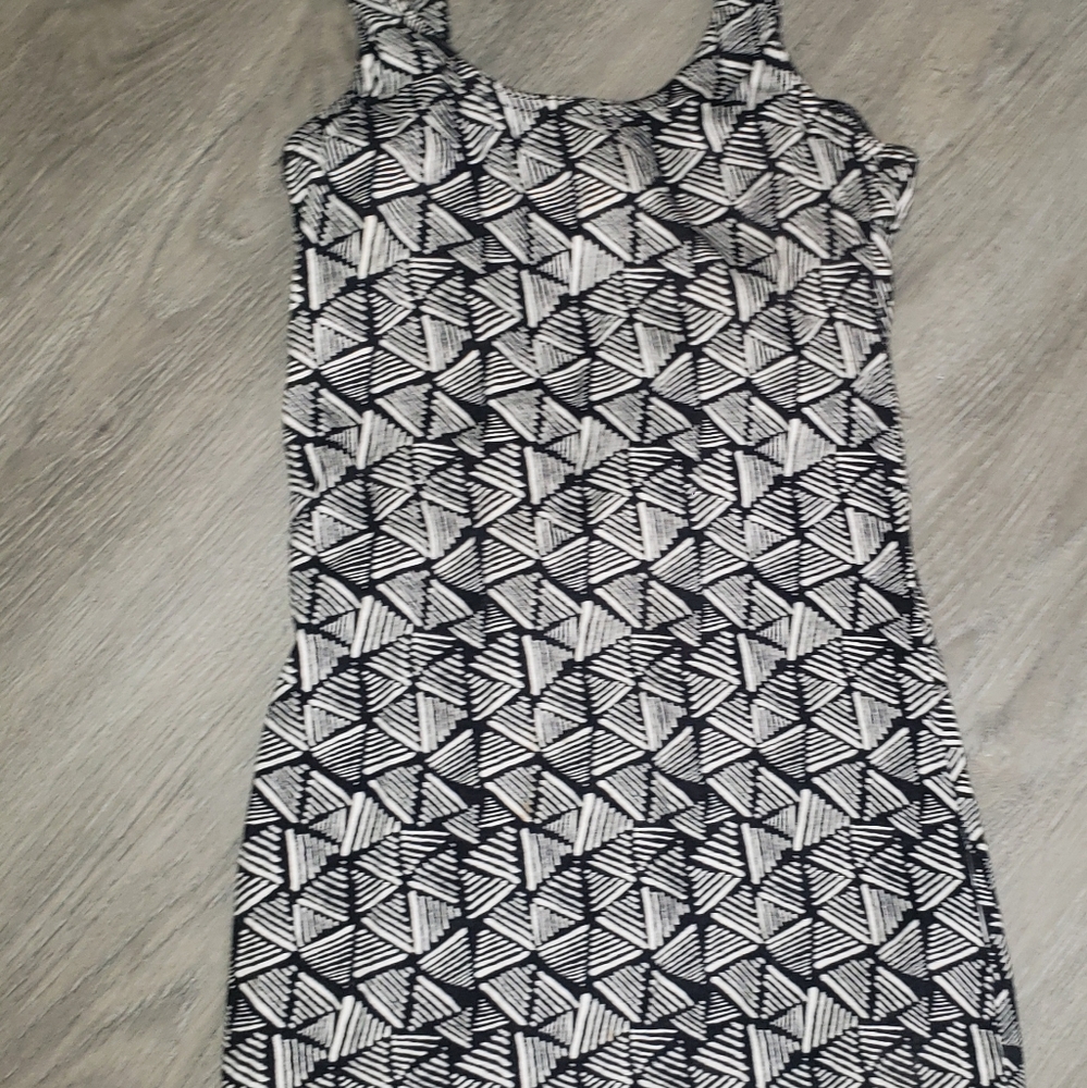 Black and white geometric dress 4